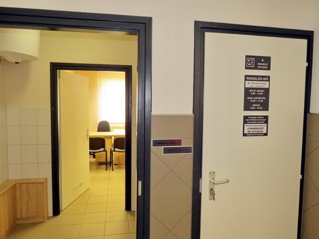 Átadták a felújított felnőtt háziorvosi rendelőt 41